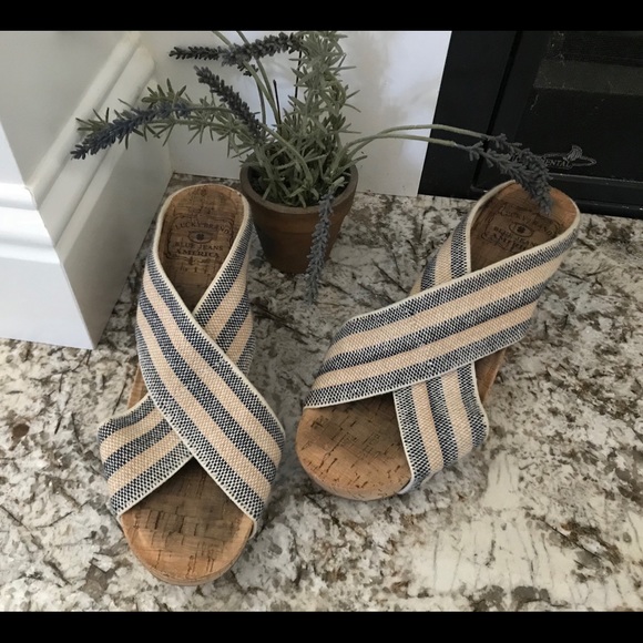 Lucky Brand Wedge Sandal - Picture 2 of 6
